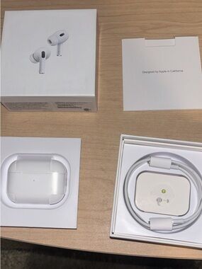 Apple AirPods Pro gen 2 Wireless Earbuds - White